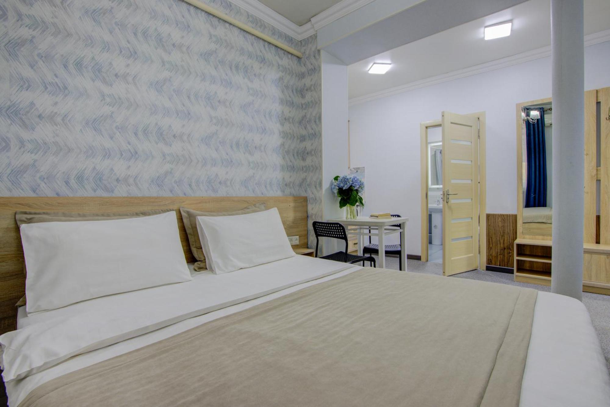 Viva Hotel Bishkek Exterior photo